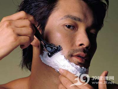 经常刮胡子有助于提高性高潮