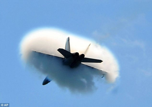 һ������³̫ƽ�󺣰��Ͽշ��е�������&ldquo;������Ʒ�&rdquo;��������������������Ϊ&ldquo;�������Ȧ&rdquo;��&ldquo;����׶&rdquo;�����ض��Ĵ��������£����峬�����˶�ʱ�ͻᷢ����������