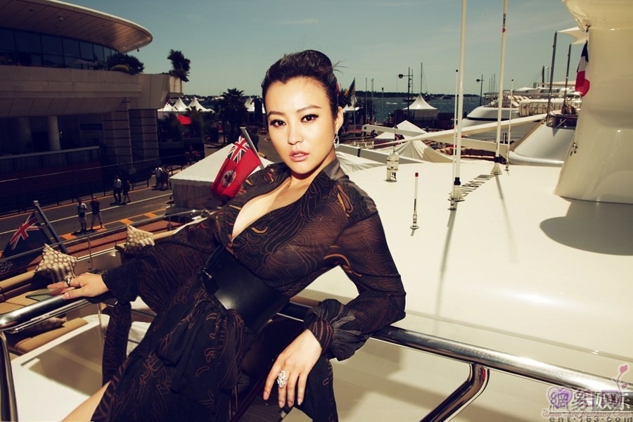 郝蕾《浮城迷事》演员 第1张